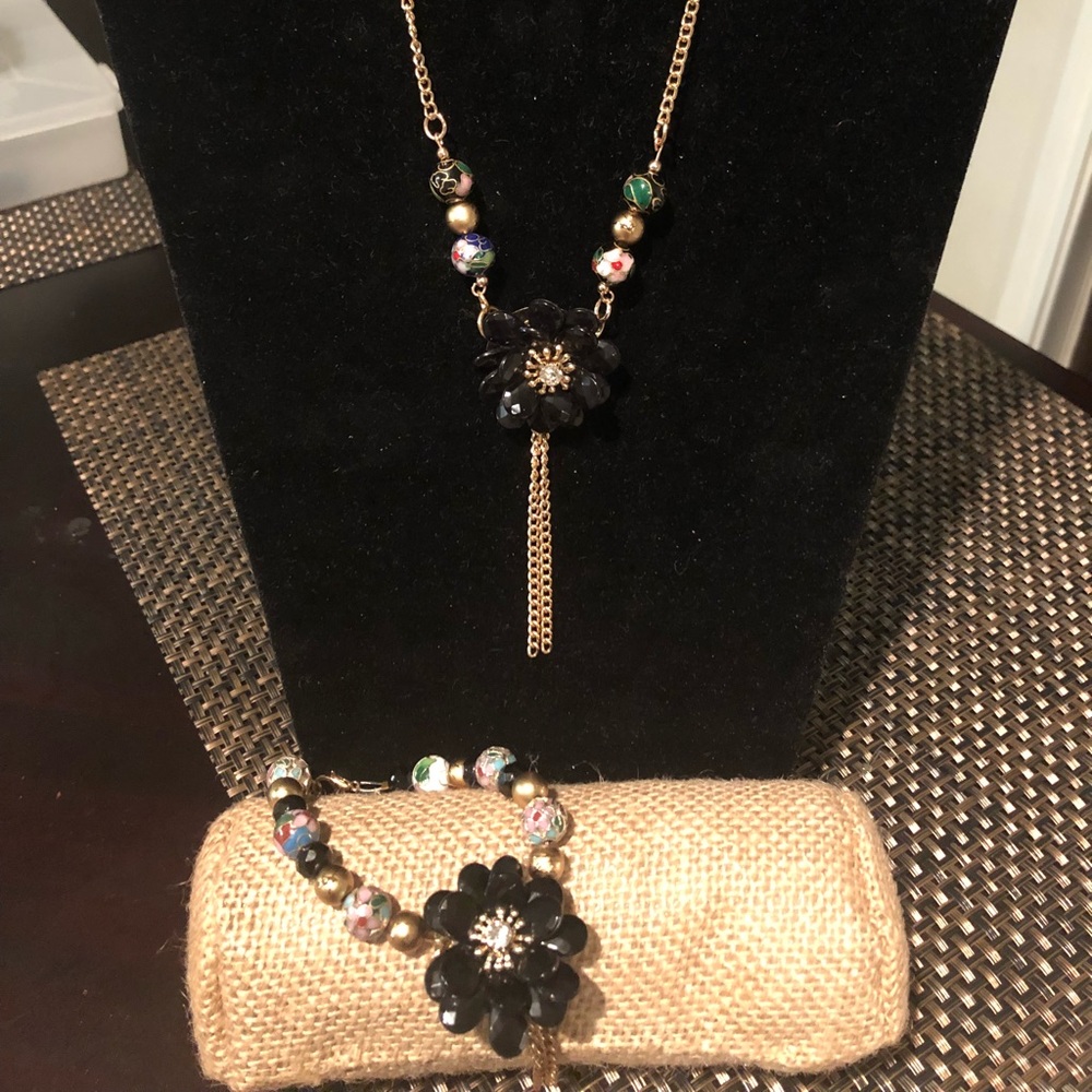 Flower necklace, earrings and bracelet